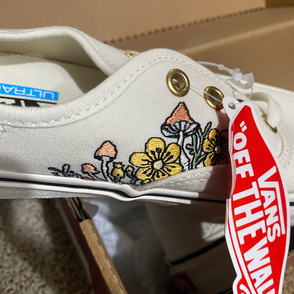 Cute embroidered vans!